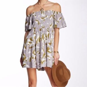 Free People- Floral Dress with Ruffle Sleeves, ruching. Lg but fits small/med